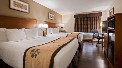 Queen Room with Two Queen Beds - Non-Smoking