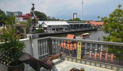 The Grand Harbor Suite