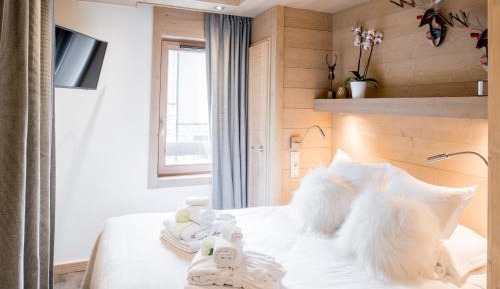 Apartment with Mountain View