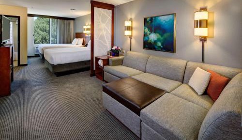 Queen Room with Two Queen Beds and Sofa Bed - High Floor