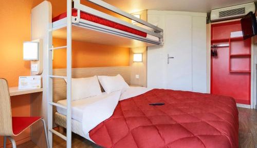 Triple Room (1 Double Bed + 1 Single Bed)
