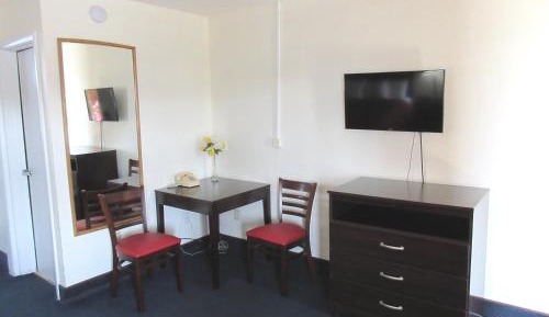 Queen Room - Smoking/Ground Floor 