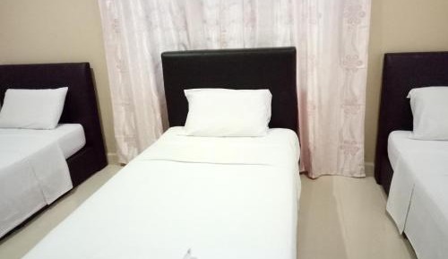 Budget Triple Room with Shared Bathroom