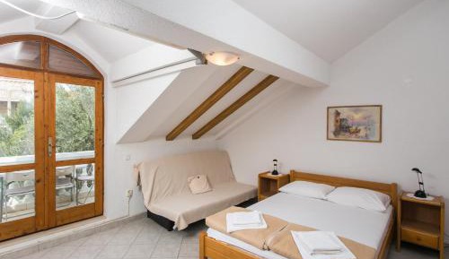 King Studio with Sofa Bed