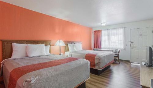 Deluxe Queen Room with Two Queen Beds - Non-Smoking