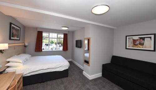 Accessible Family Room (2 Adults + 2 Children)