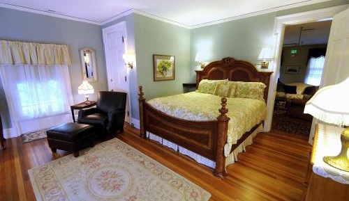 Deluxe King Suite