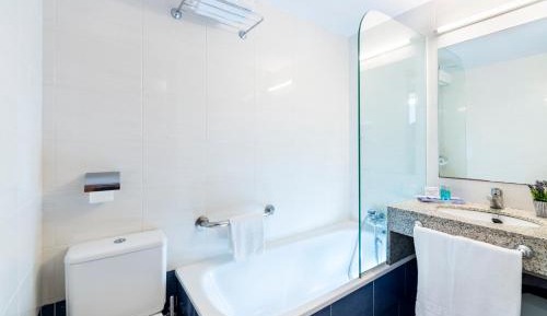 Apartment 1 Bedroom Plus pool view
