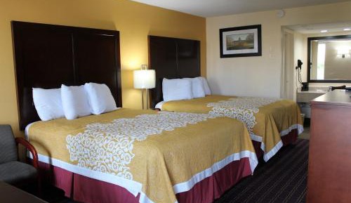 Queen Room with Two Queen Beds - Smoking