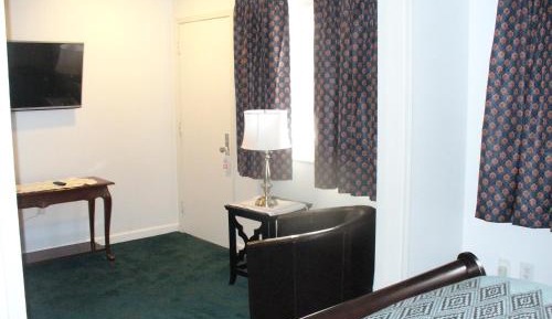 Deluxe King Suite - Motel