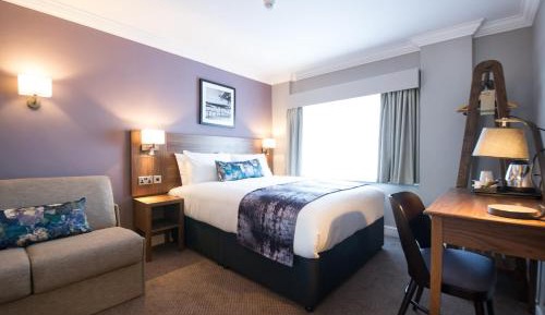 Family Room (2 Adults + 2 Children)