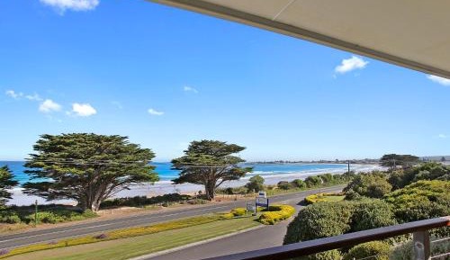 Two-Bedroom Cabin with Spa Bath and Ocean View (5 Guests)