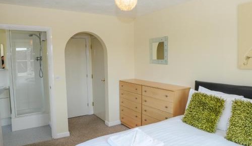 Superior Two Bedroom Apartment With Twin Beds