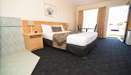 Queen Room with Hot Tub