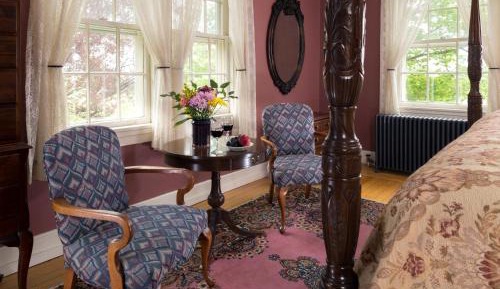 Cayuga (Deluxe King with Lake View)