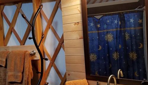 Honeoye (Glamor Camping Yurt)