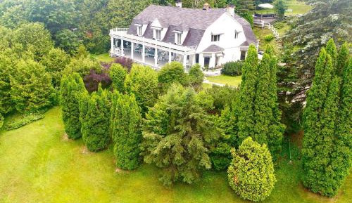 Six-Bedroom Villa 