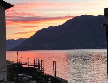 Apartment with Lake View