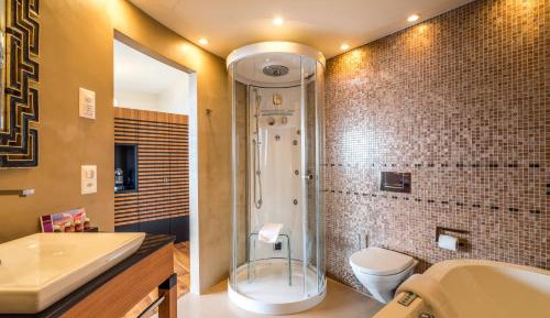 Penthouse Spa Suite Lake View