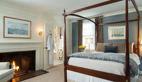 Queen Room with Fireplace