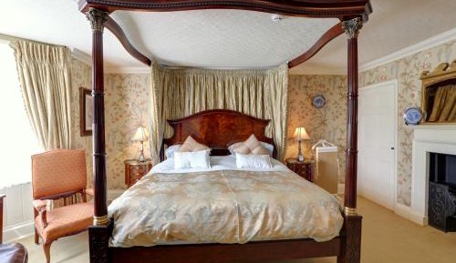 Four Poster Room