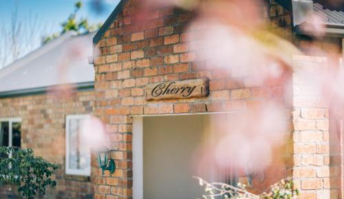One-Bedroom Cottage / Cherry Cottage