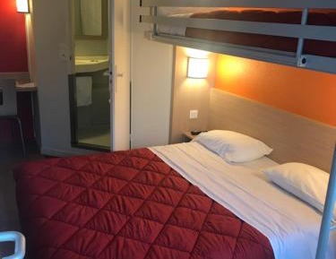 Triple Room (1 Double Bed + 1 Single Bed)