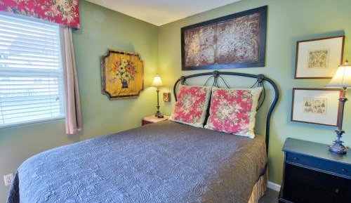 Queen Room - Dog Friendly