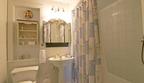 Queen Room with Intracostal View 