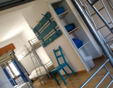 Single Bed in Mixed Dormitory Room