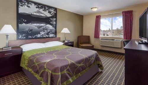 Queen Room with City View - Non-Smoking