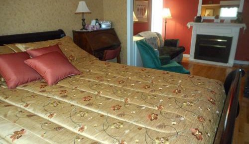 Queen Room with Sofa Bed