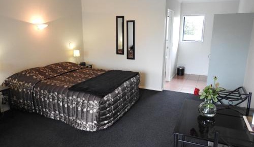 Queen Studio with Spa Bath