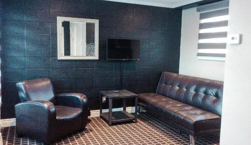 Deluxe Queen Studio 
