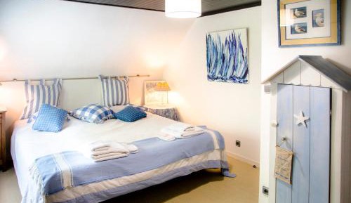 Queen Room with Shared Bathroom