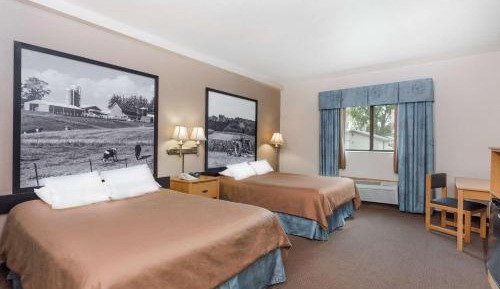 Queen Room with Two Queen Beds - Non-Smoking