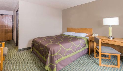 Queen Room - Non-Smoking