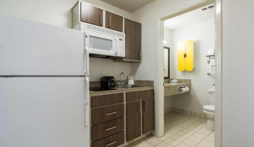 Deluxe Queen Room with Two Queen Beds - Non-Smoking
