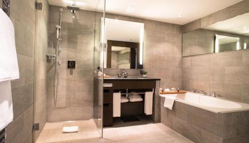 Superior Suite with Mountain View