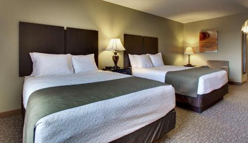 Queen Room with Two Queen Beds and Wet Bar