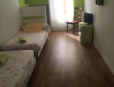 Single Room with Shared Toilet