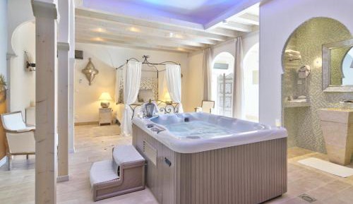 Suite with Hot Tub