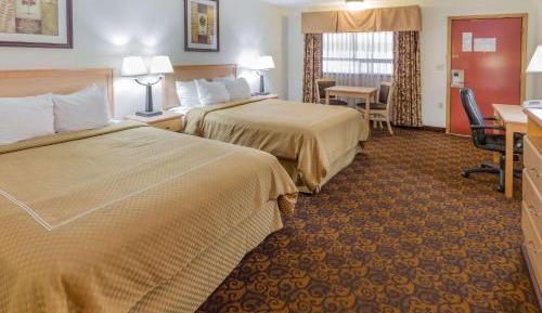 Queen Room with Two Queen Beds - Pet Friendly/Non-Smoking