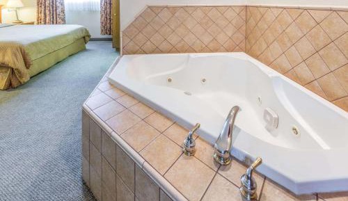 King Suite - Non-Smoking