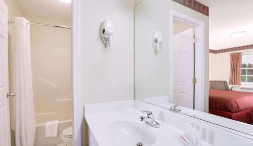 Queen Room with Two Queen Beds - Smoking