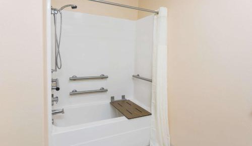 King Room with Bath Tub - Mobility/Hearing Accessible - Non-Smoking