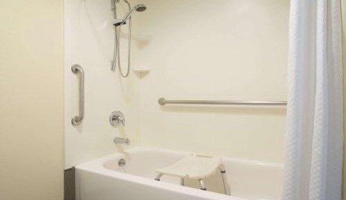 Queen Room with Two Queen Beds and Bathtub with Grab Bars - Mobility Accessible/Non-Smoking