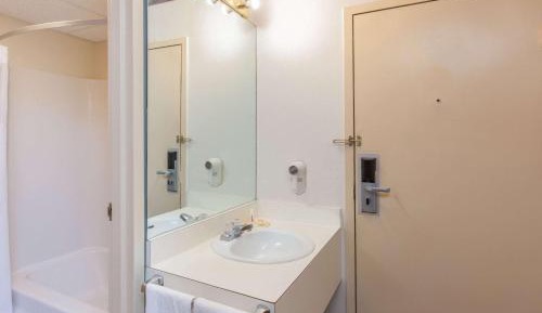 King Room - Non-Smoking