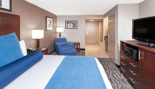 One-Bedroom King Suite - Accessible/Non-Smoking