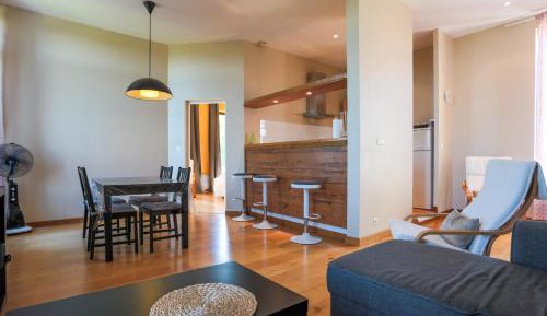 Apartment with Pool View 